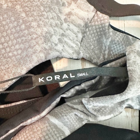 KORAL Tax Infinity Sports Bra Snakeprint Size Small Reptile - Picture 5 of 8